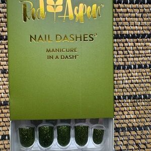 Red Aspen Leena’s Olive Branch Green Glitter Nail Dashes